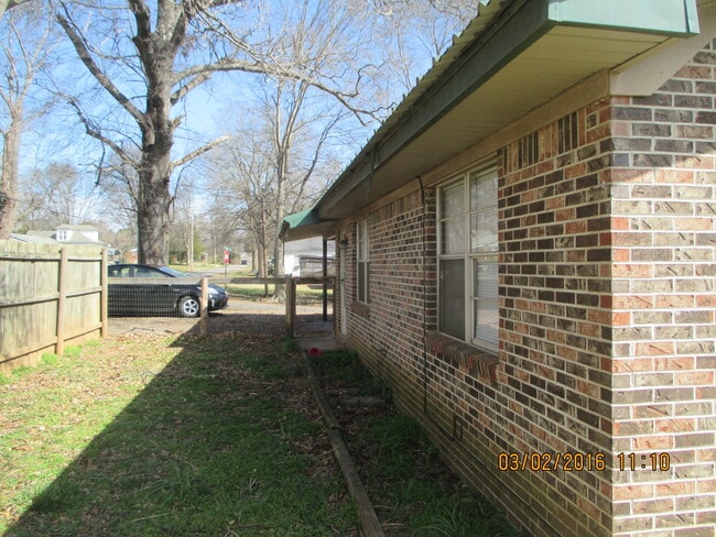 Building Photo - 213 Cazort St
