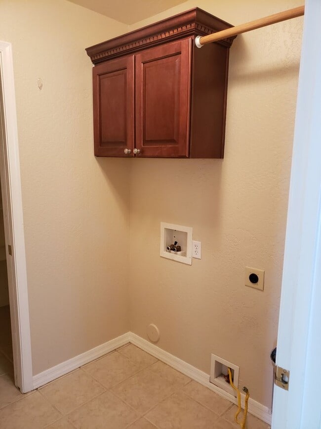 Building Photo - Super Clean 3 Bed / 2 Bath with RV parking