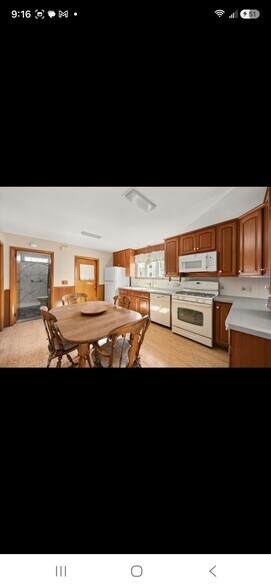 Building Photo - 123 Brooklawn St