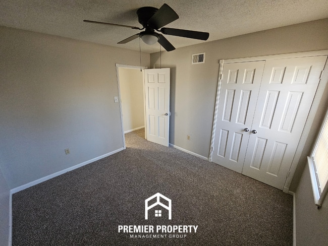 Building Photo - 4BR Memphis Home w/ Brick Fireplace, Formal Dining & Fenced Yard