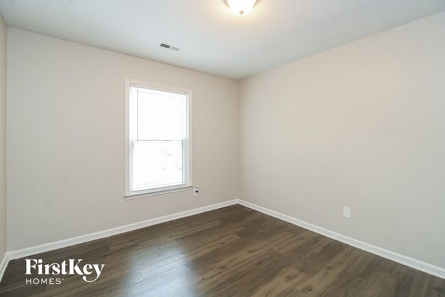 Building Photo - 5802 Chinaberry Pl