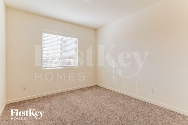 Building Photo - 1024 W 20th St