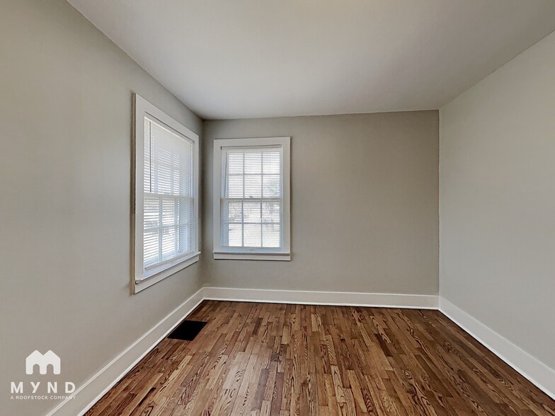 Building Photo - 1222 Eastern Valley Rd