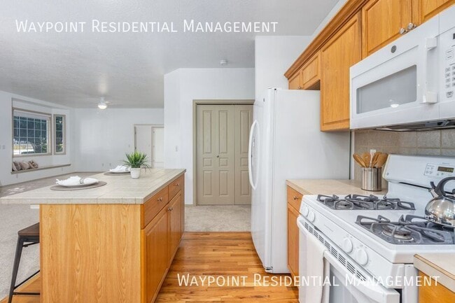 Building Photo - 9640 W Sleepy Hollow Ln