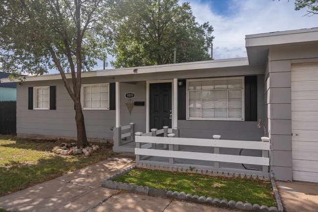 Primary Photo - Fully furnished 3/1 AND all bills paid