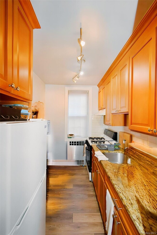 Building Photo - 770 Bronx River Rd