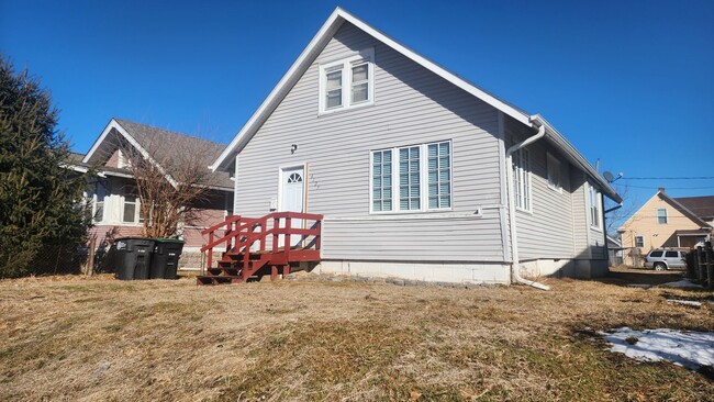 Building Photo - Rent your way to a brighter future!