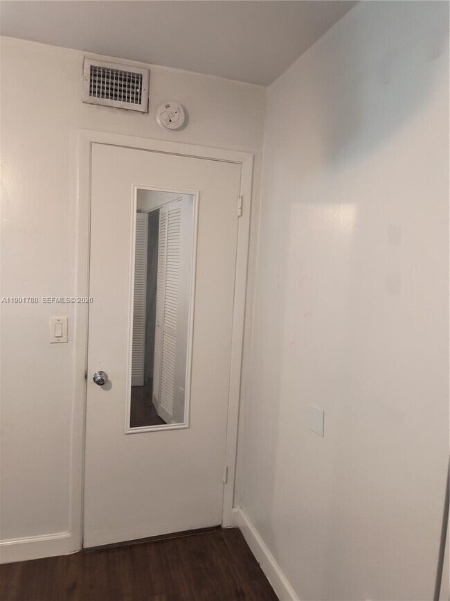 Building Photo - 850 NE 209th Terrace