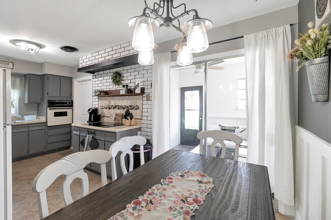 Building Photo - 7703 Southside Ln