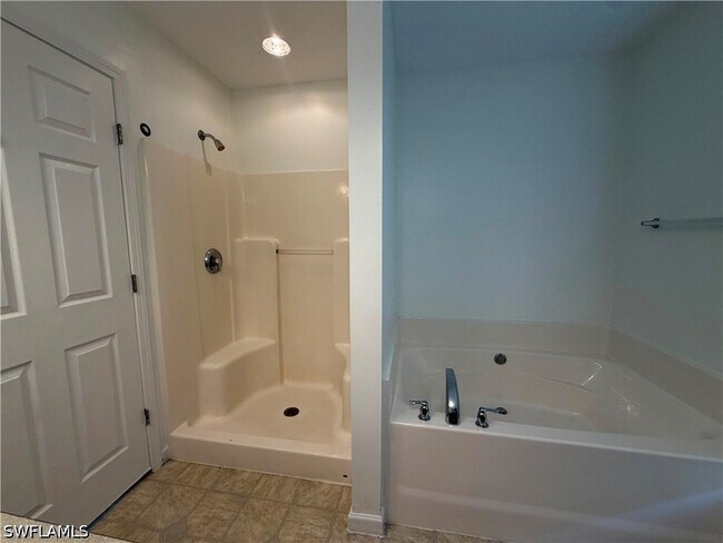 Building Photo - 250 Leawood Cir
