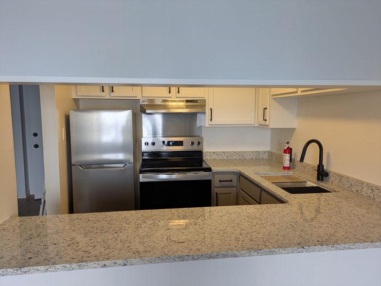 Kitchen - 1260 York St