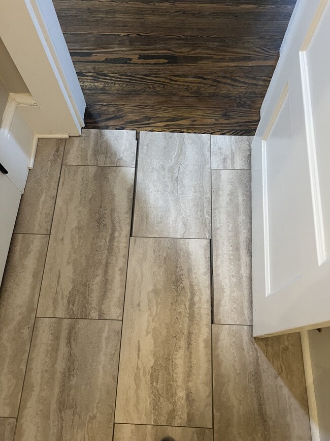 Building Photo - 603 Poplar Ave