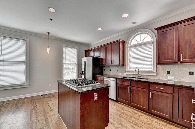 Building Photo - 486 Vinings Estates Dr SE