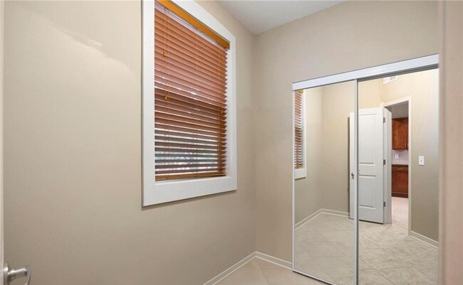 Building Photo - High-End Comfort in Every Detail