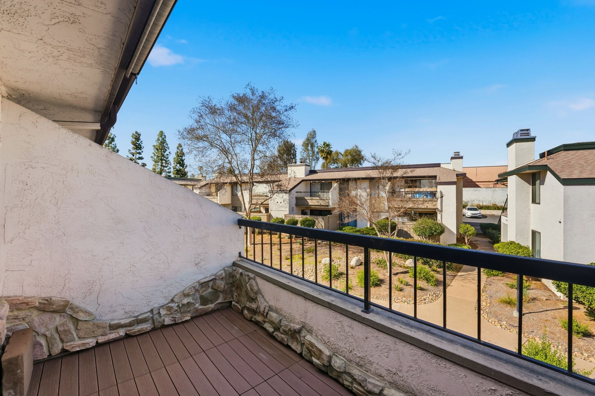 Building Photo - 450 W Vermont Ave