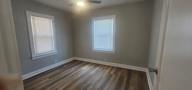 Building Photo - 2115 W 8th St