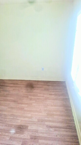 Building Photo - 203 N 13th St