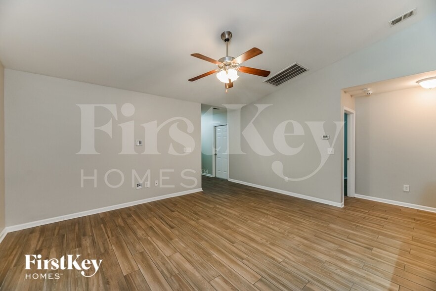 Building Photo - 215 Coosawatchie St