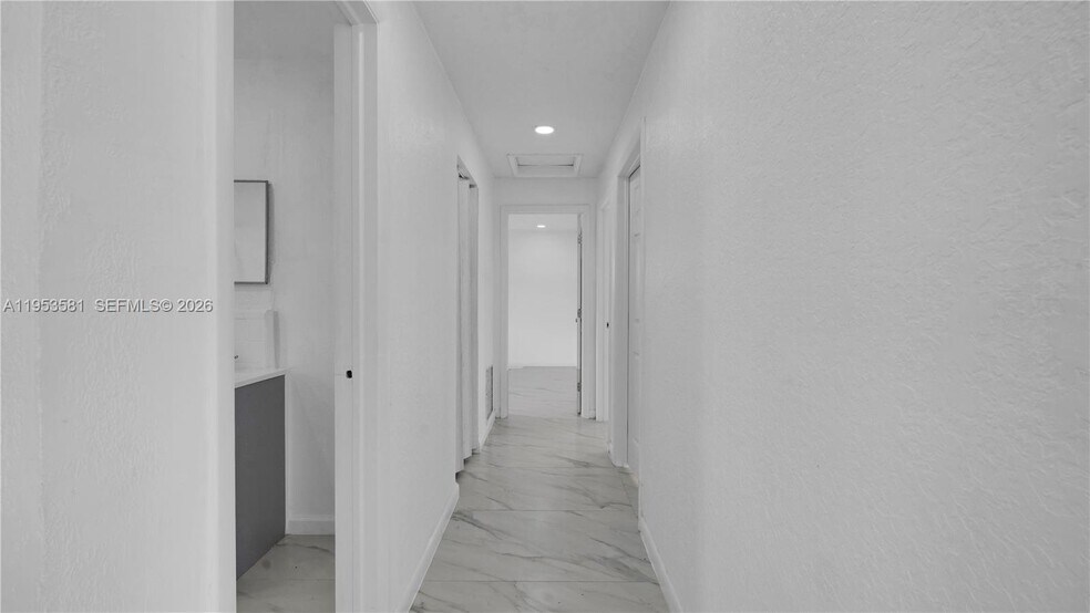 Building Photo - 4285 SW 48th Ct