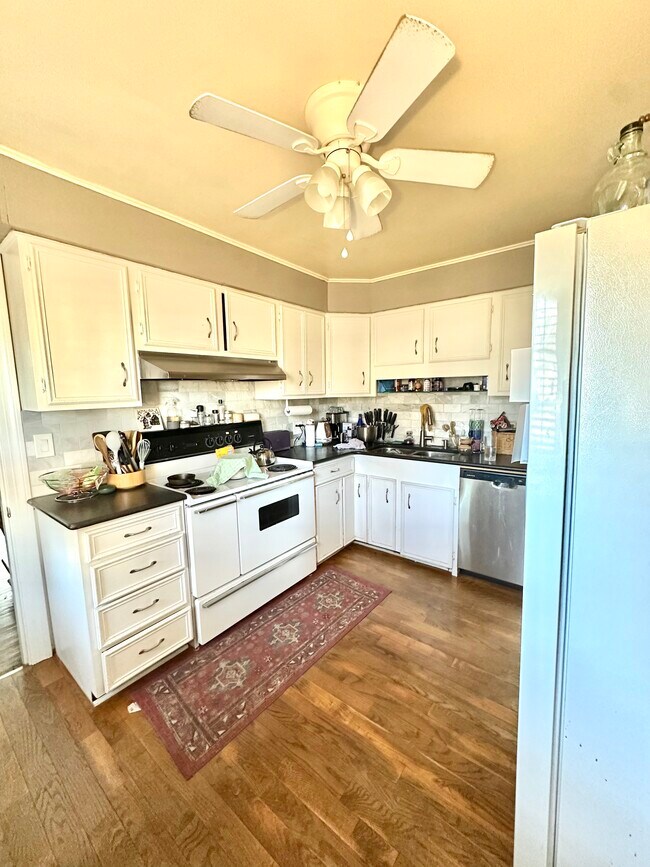 Building Photo - 510 Auburndale Ave