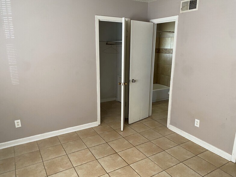 Building Photo - 1155 Railton Rd