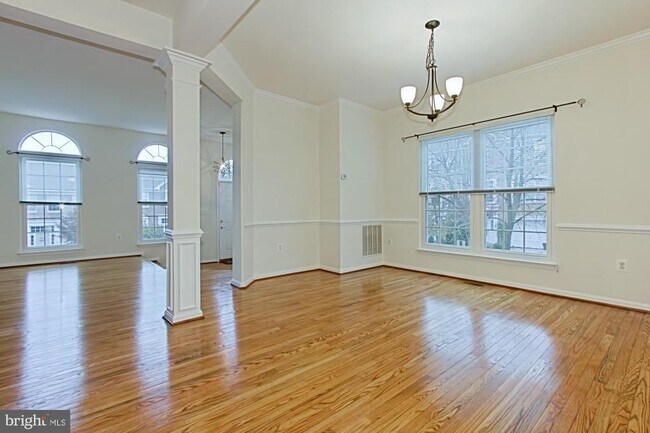 Building Photo - 20748 Hollow Falls Terrace