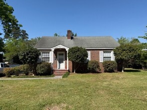 Building Photo - Charming 3 bedroom home in the Downtown area