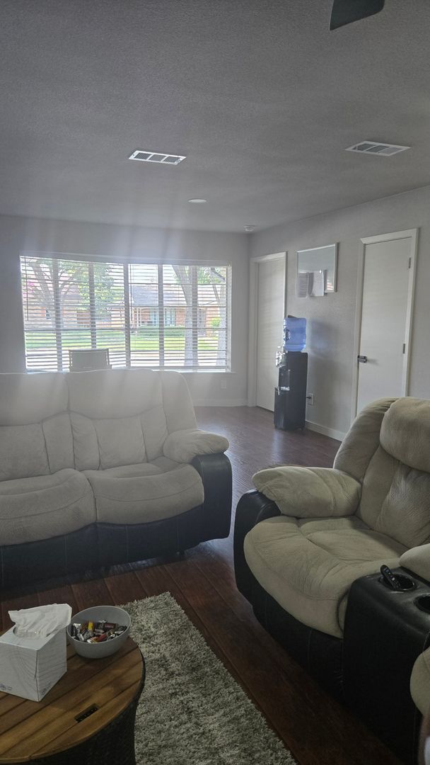 Building Photo - Spacious 4BR House in Dallas