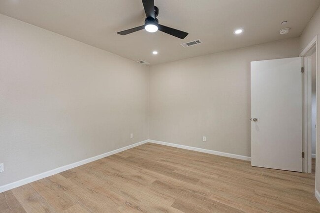 Building Photo - 1204 Spearson Ln