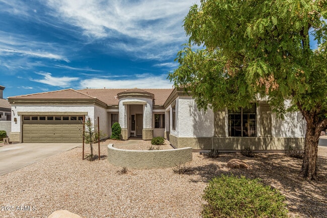 Building Photo - 3000 E Parkview Dr