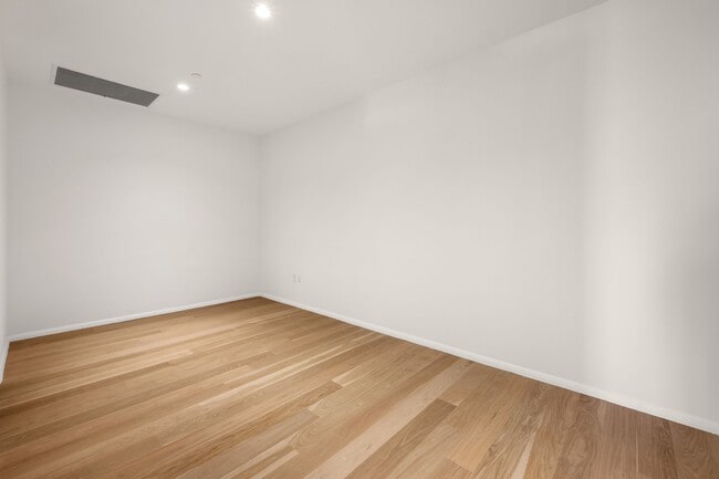 Building Photo - 160 Imlay St