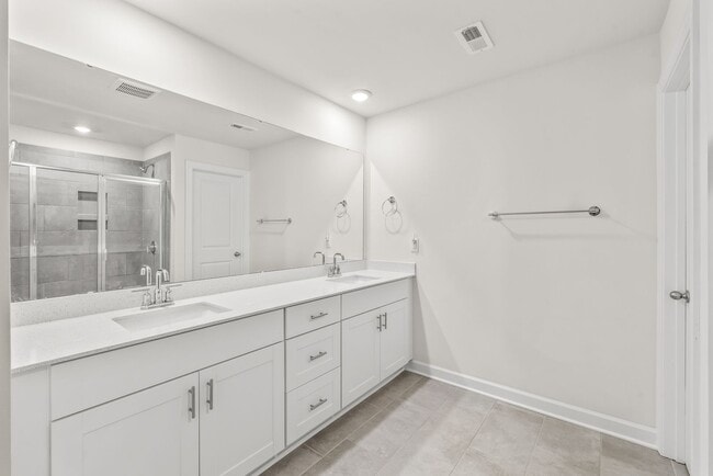 Building Photo - Beautiful 4 bedroom home in Belmont!