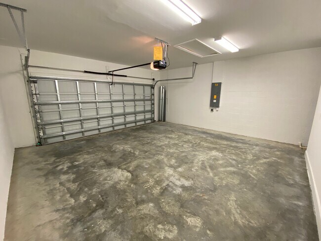 Building Photo - 6248 Baywood Ct
