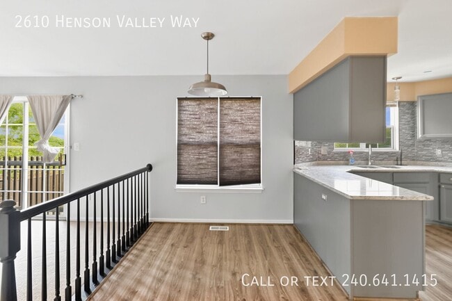 Building Photo - 2610 Henson Valley Way