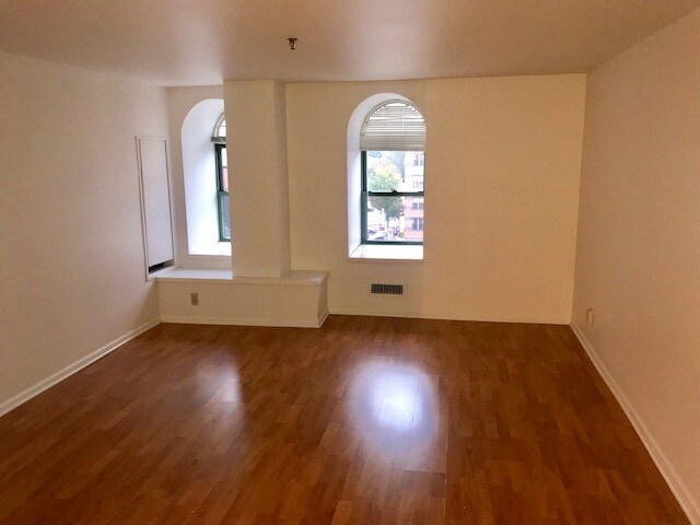Building Photo - 270 E Highland Ave