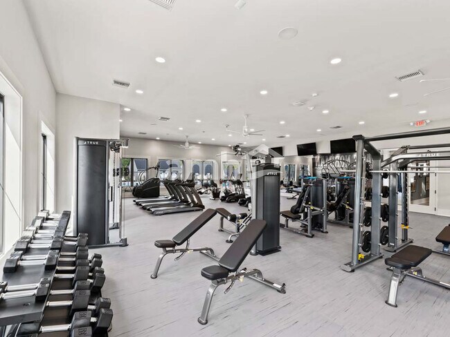 Building Photo - 653 Hamilton Park Dr