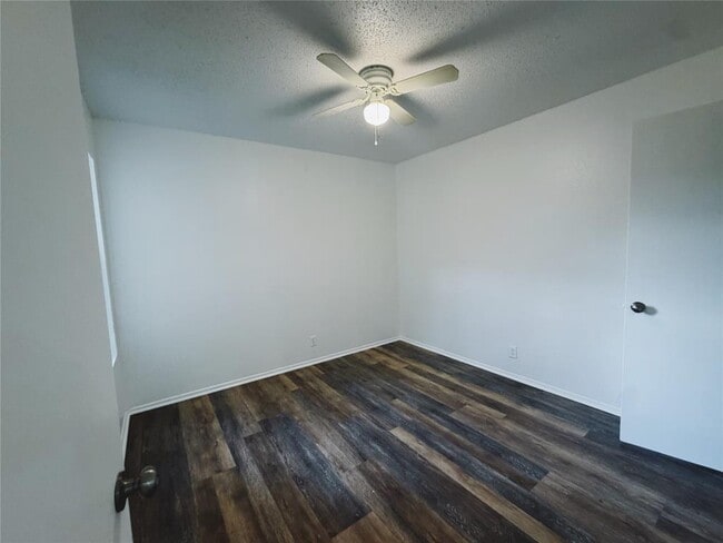 Building Photo - 9906 Hundred Oaks Cir