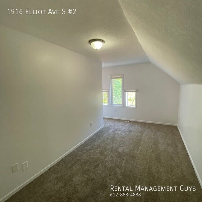 Building Photo - 1916 Elliot Ave