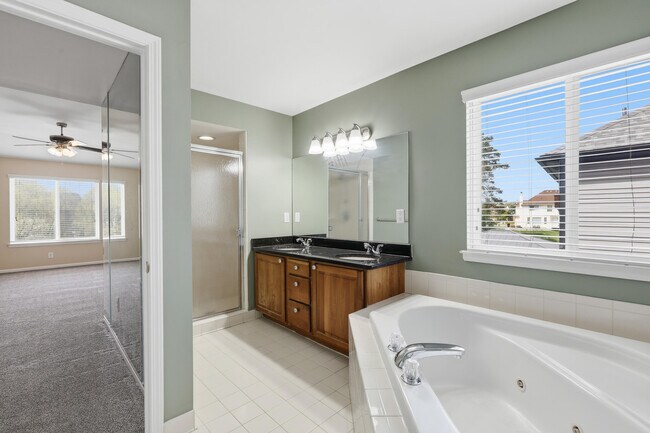 Building Photo - 26493 Isleworth Point