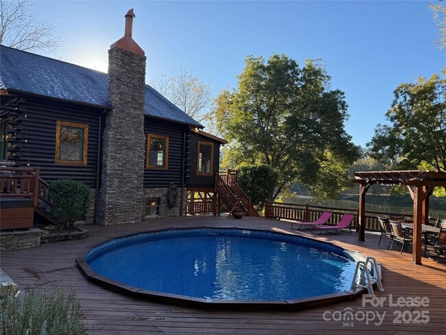 Building Photo - 1011 Lakeshore Dr