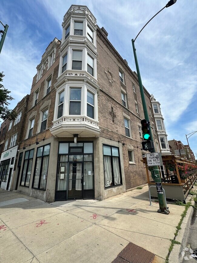 Building Photo - 2750 W Augusta Blvd