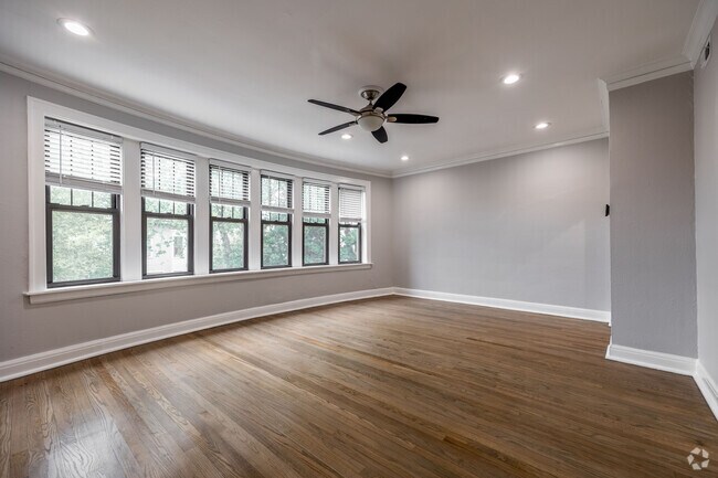 Building Photo - 2240 N Sawyer Ave