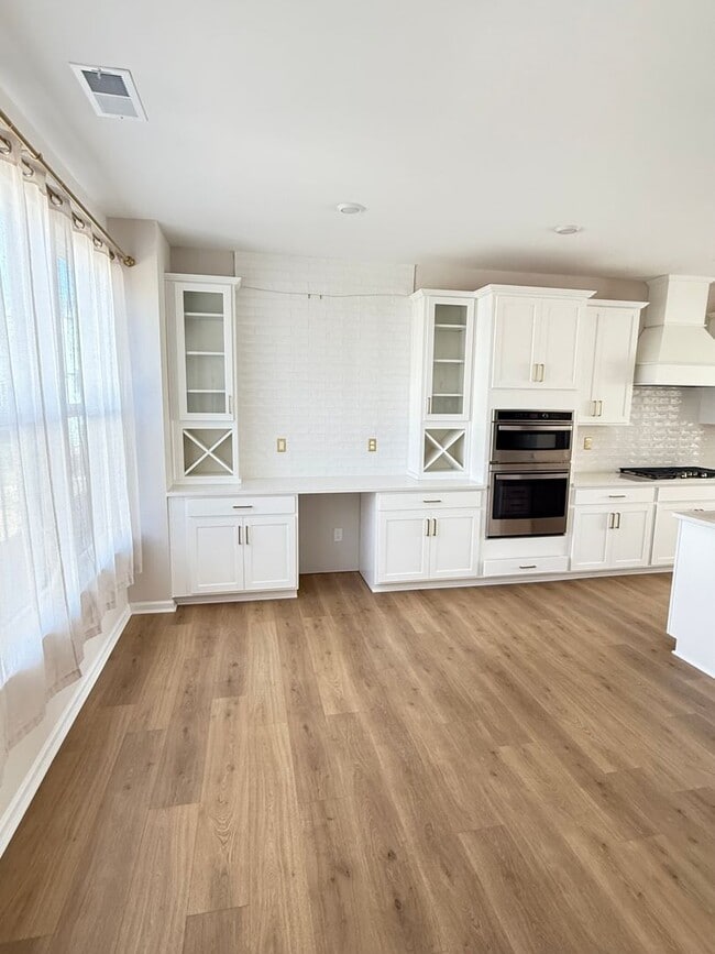 Building Photo - Nearly New Davidson Townhome | 3BR + Flex Space | 2-Car Garage | Minutes to Downtown