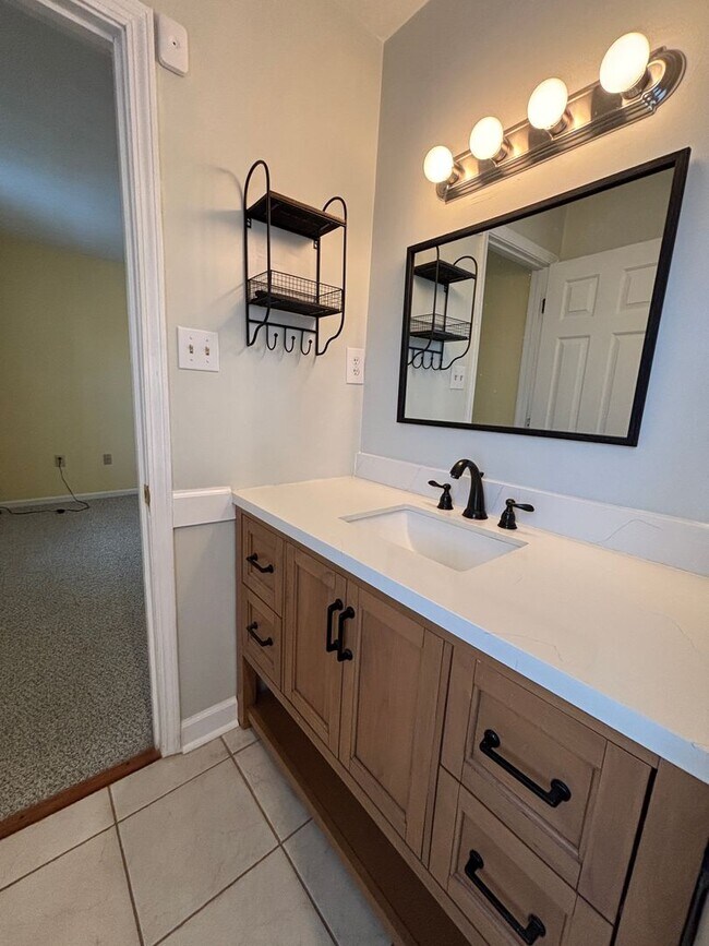 Building Photo - 136 Grimes St