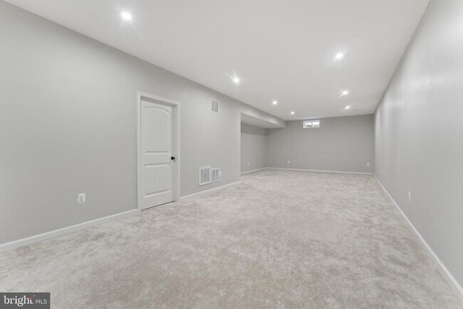 Building Photo - 5508 Redgum Ln