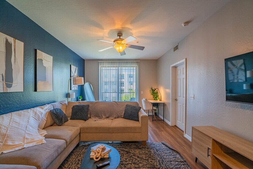 Building Photo - 1275 E University Dr