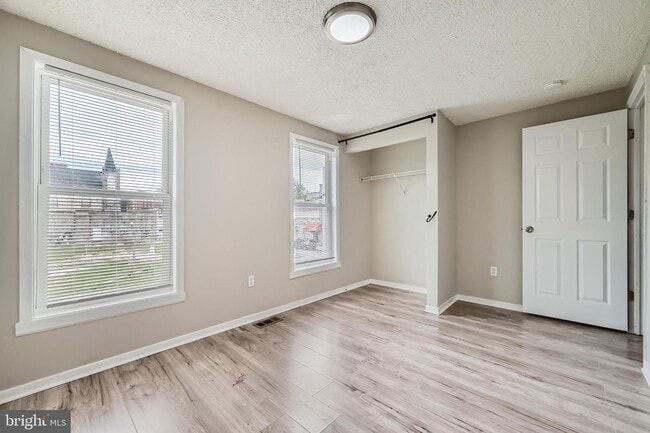 Building Photo - Modern 3-Bedroom Gem with Deck