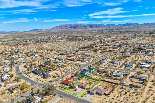 Building Photo - 29 Palms home in great neighborhood!