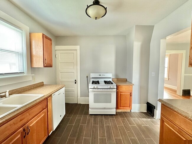 Building Photo - 1216 Garfield Ave