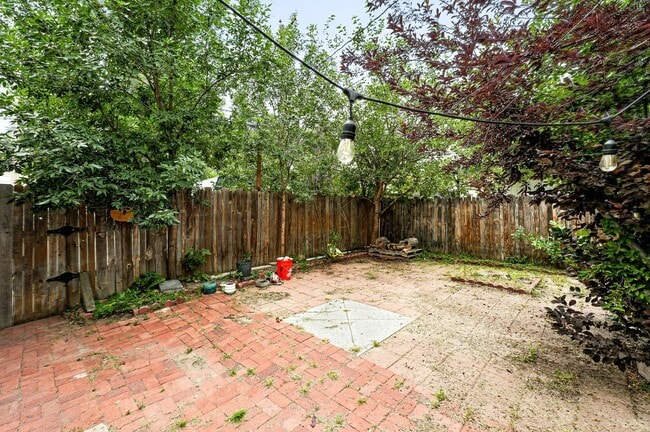 Building Photo - Old Town Lafayette Location! 4 bedrooms! Huge garage!